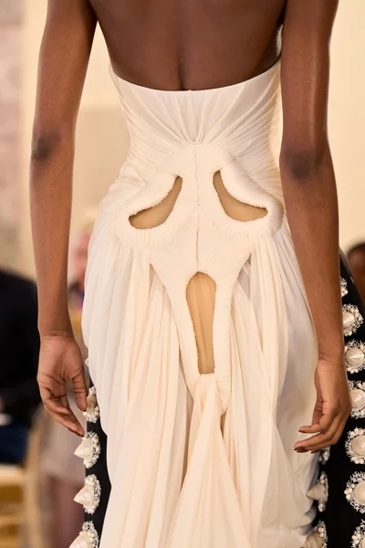 Look 25